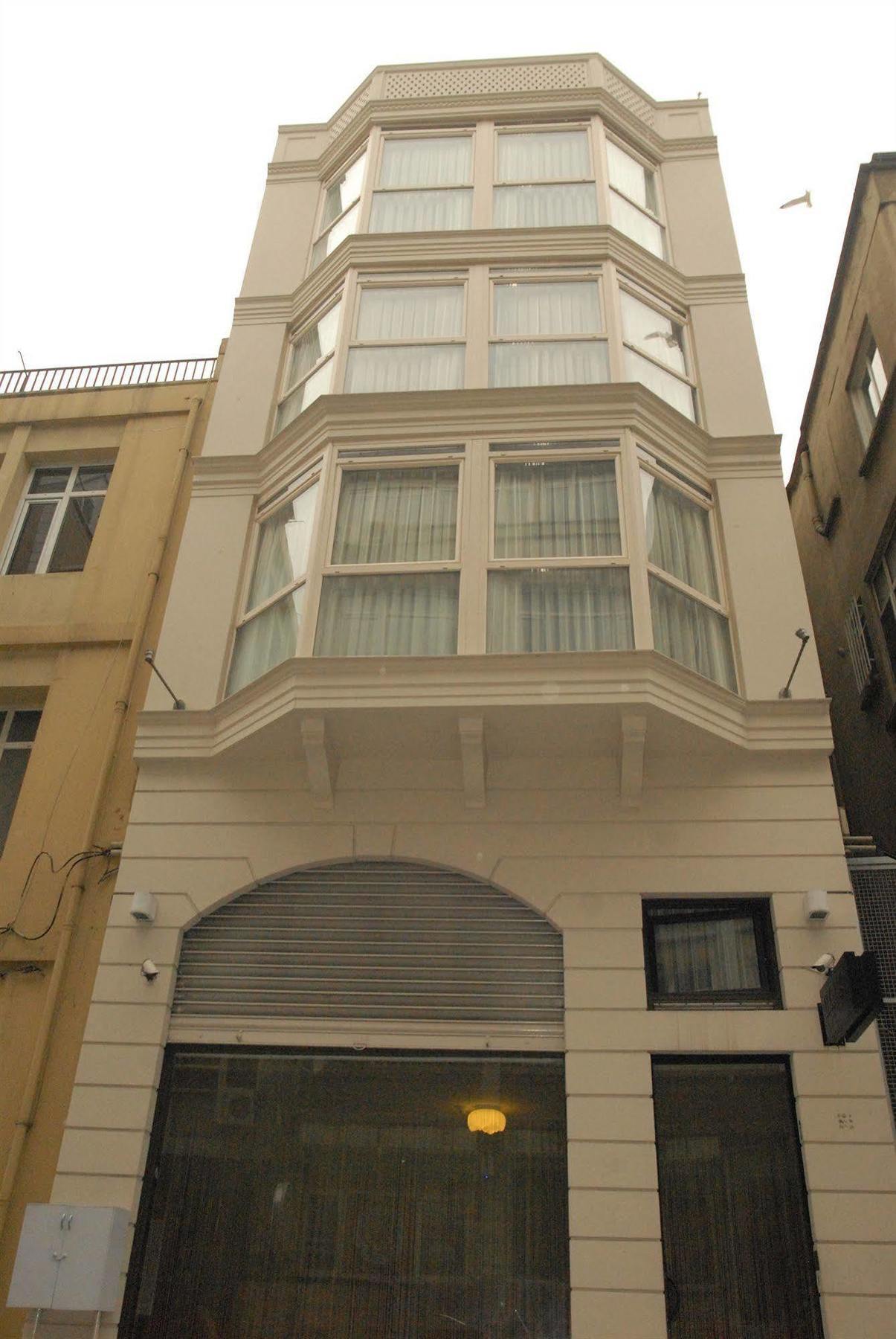 Mono Hotel 2*